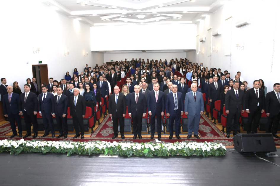 Yüz tələbəyə adlı təqaüd verilib 