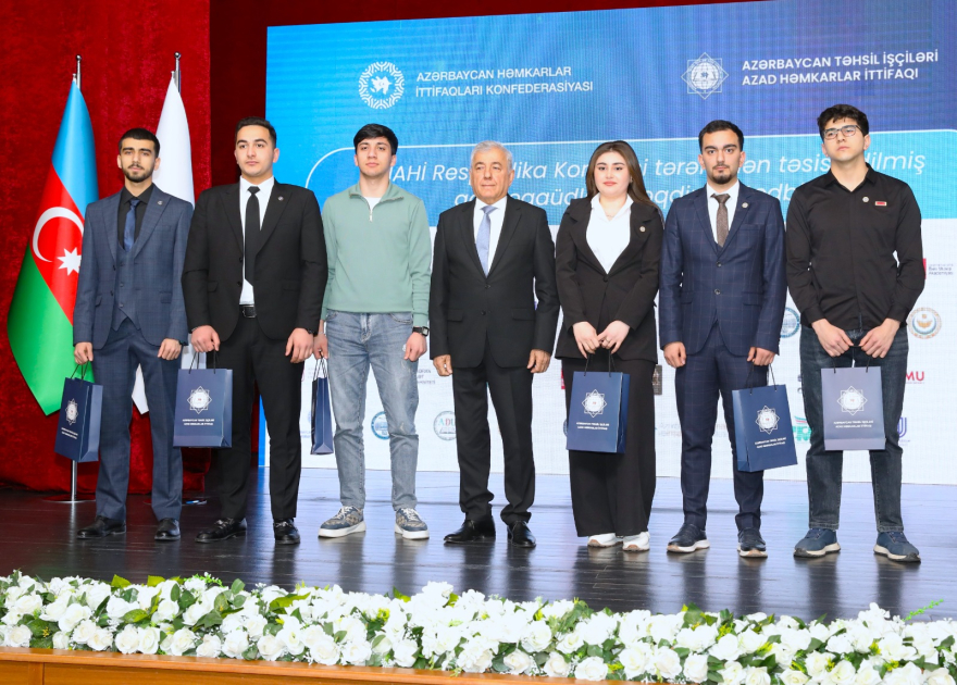 Yüz tələbəyə adlı təqaüd verilib