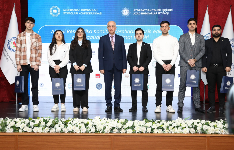 Yüz tələbəyə adlı təqaüd verilib