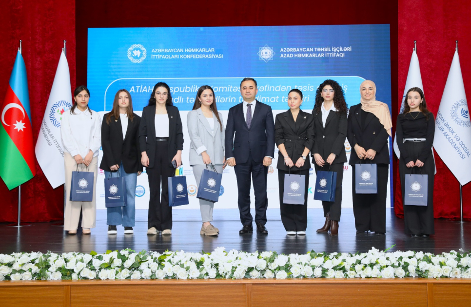 Yüz tələbəyə adlı təqaüd verilib