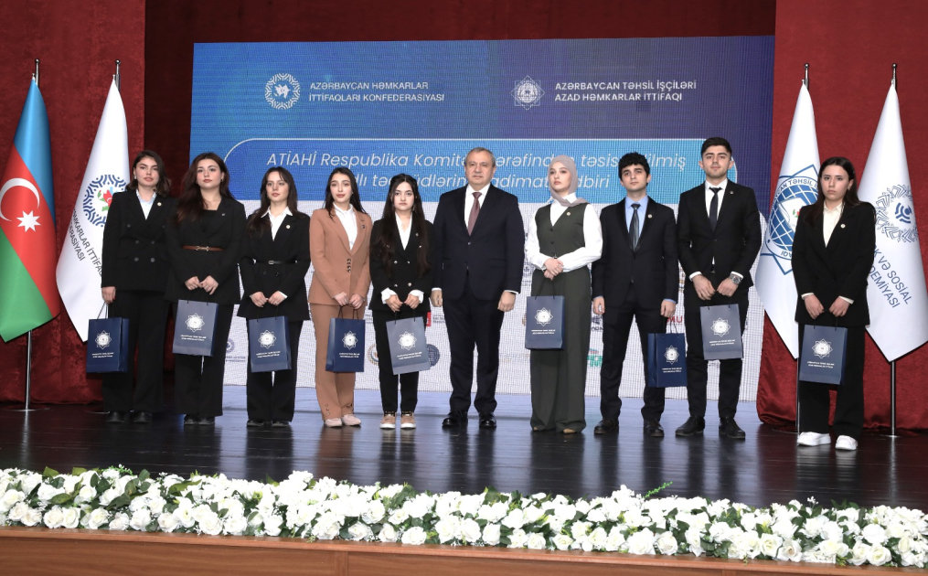 Yüz tələbəyə adlı təqaüd verilib