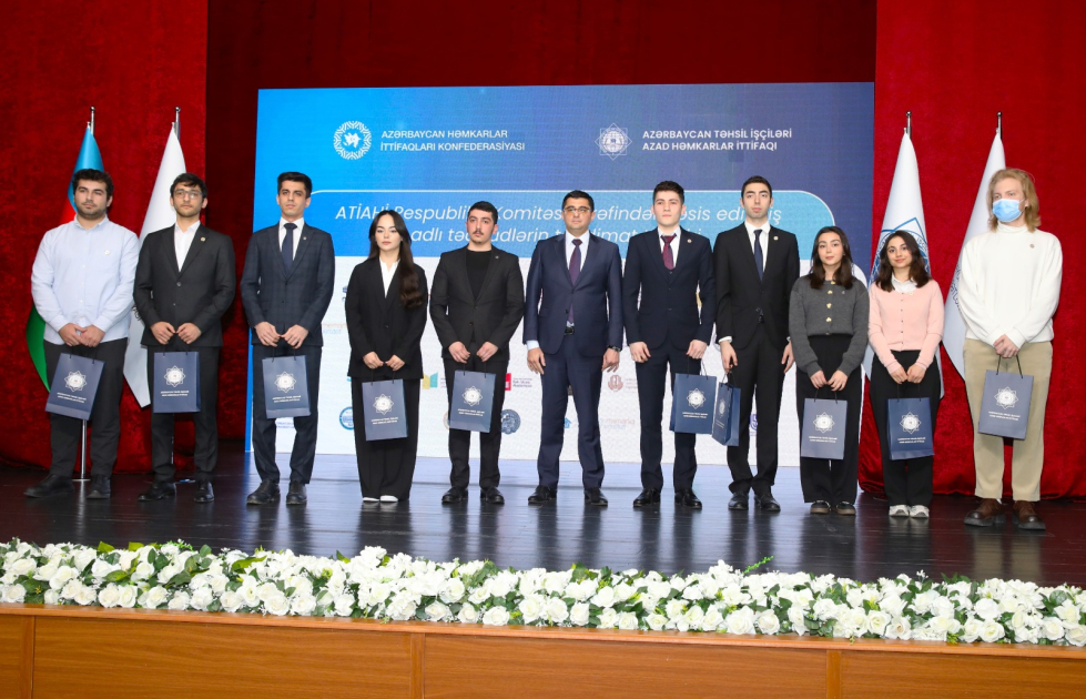 Yüz tələbəyə adlı təqaüd verilib