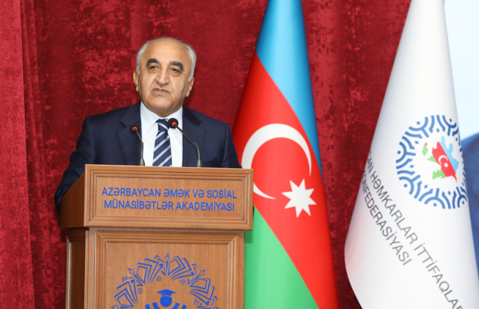 Yüz tələbəyə adlı təqaüd verilib