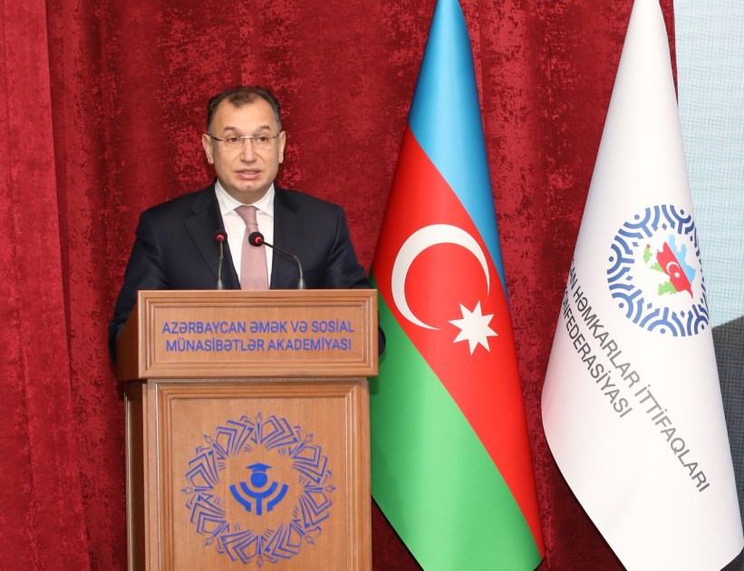 Yüz tələbəyə adlı təqaüd verilib