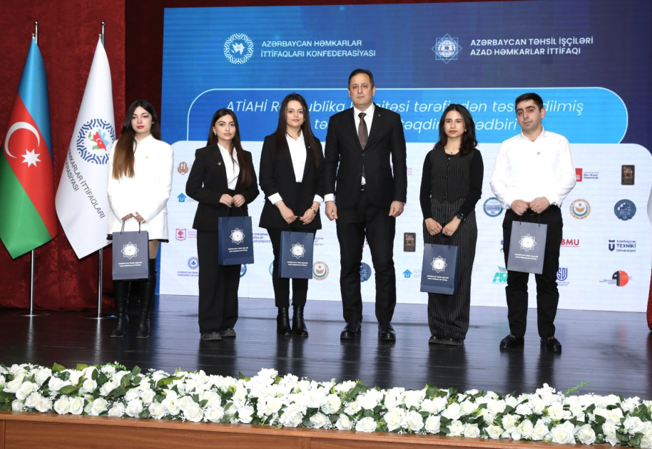 Yüz tələbəyə adlı təqaüd verilib