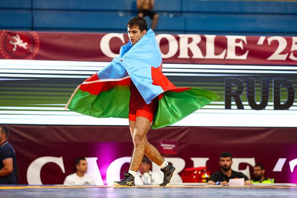 Zədələndi, xallarını azaltdı, amma Avropa çempionu oldu