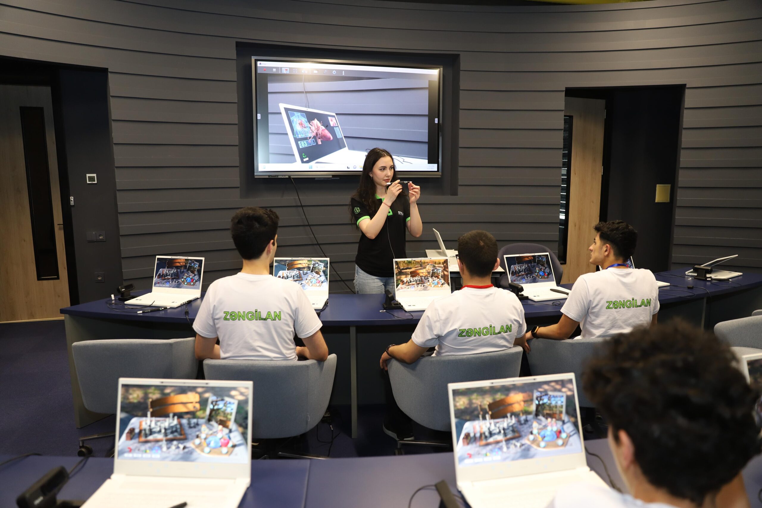 “Zəkaların mübarizəsi” olimpiadasının iştirakçıları ekskursiya olublar