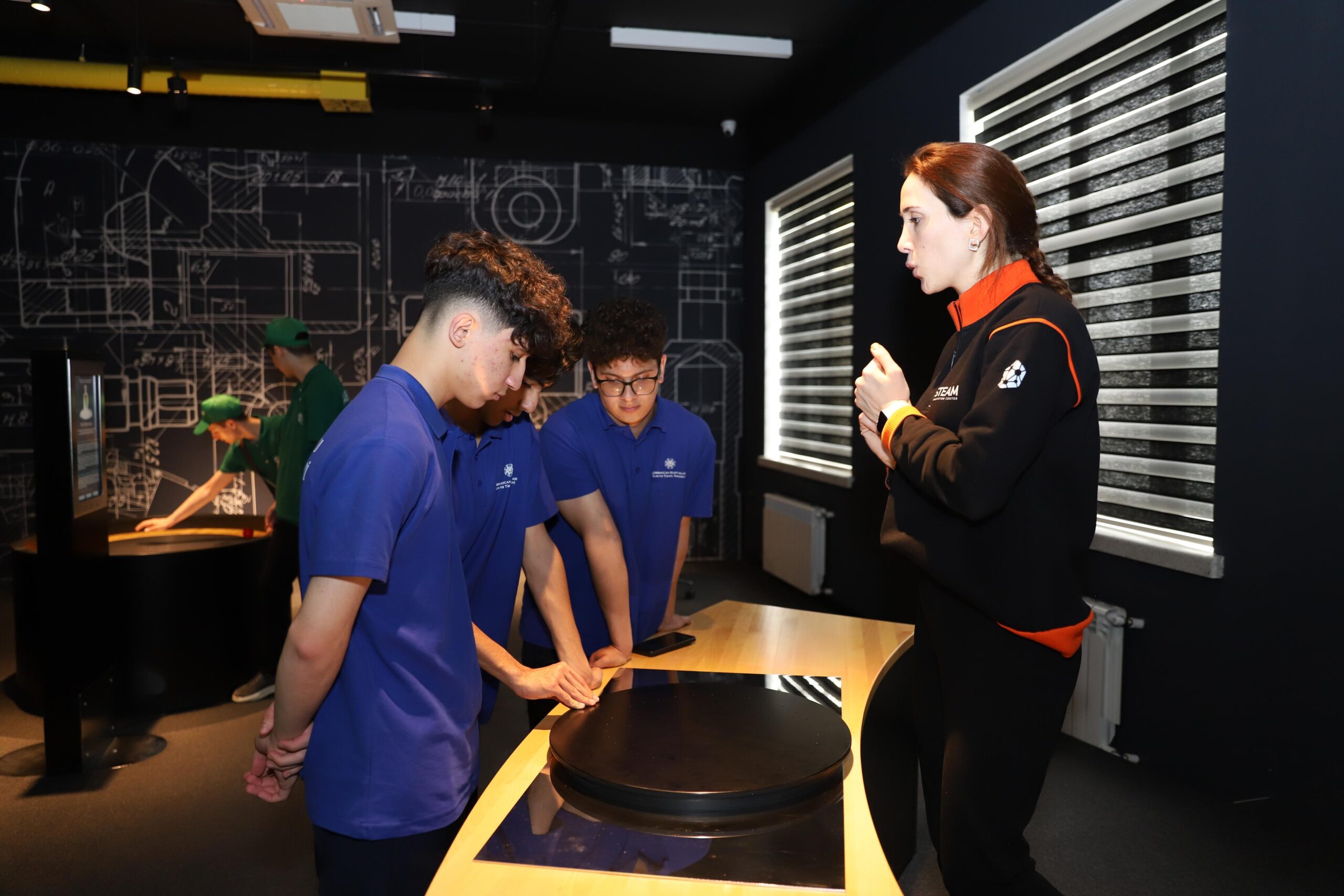 “Zəkaların mübarizəsi” olimpiadasının iştirakçıları ekskursiya olublar