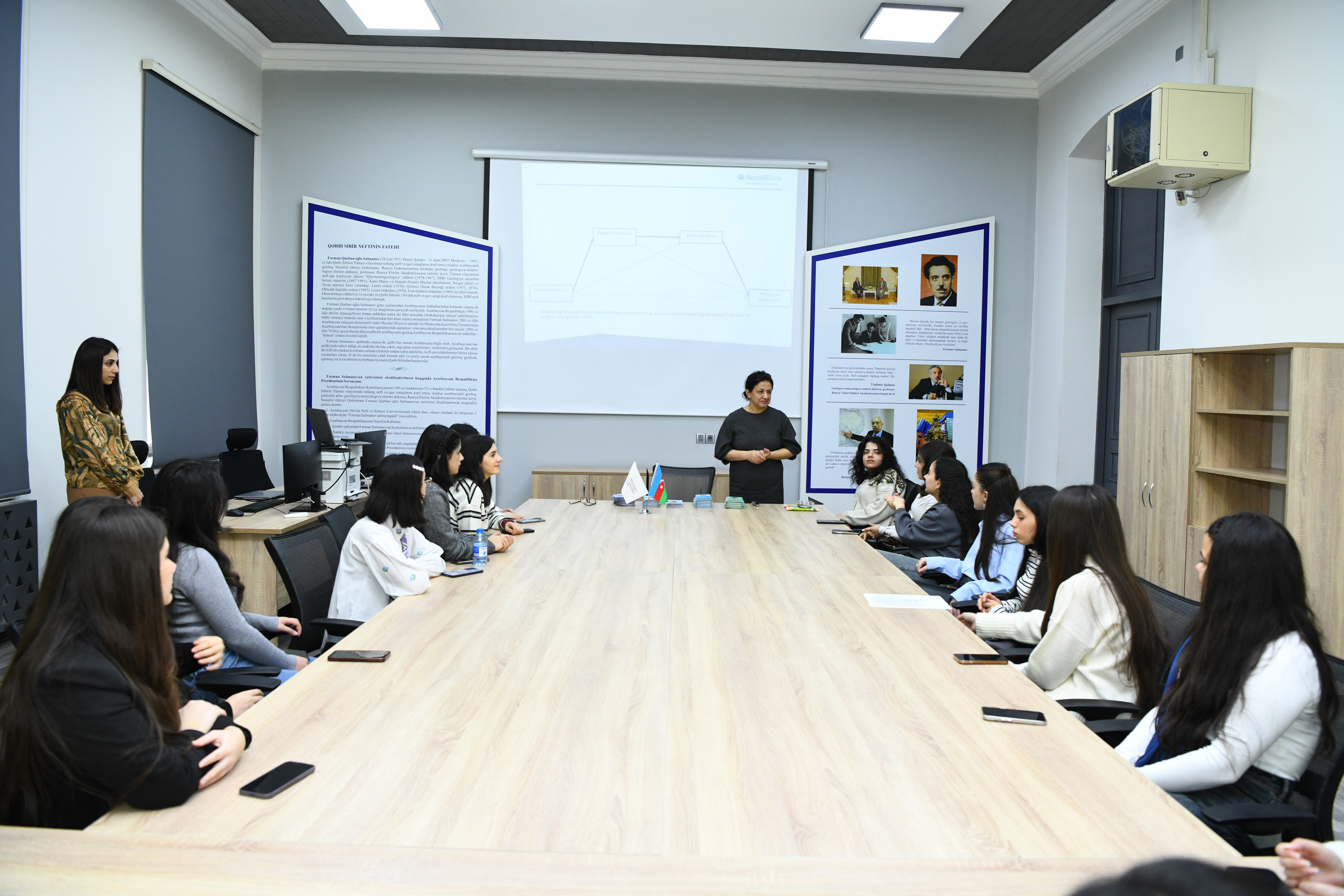 “Zərif Mühəndislər” təqaüd proqramının iştirakçıları üçün təlim keçirilib 