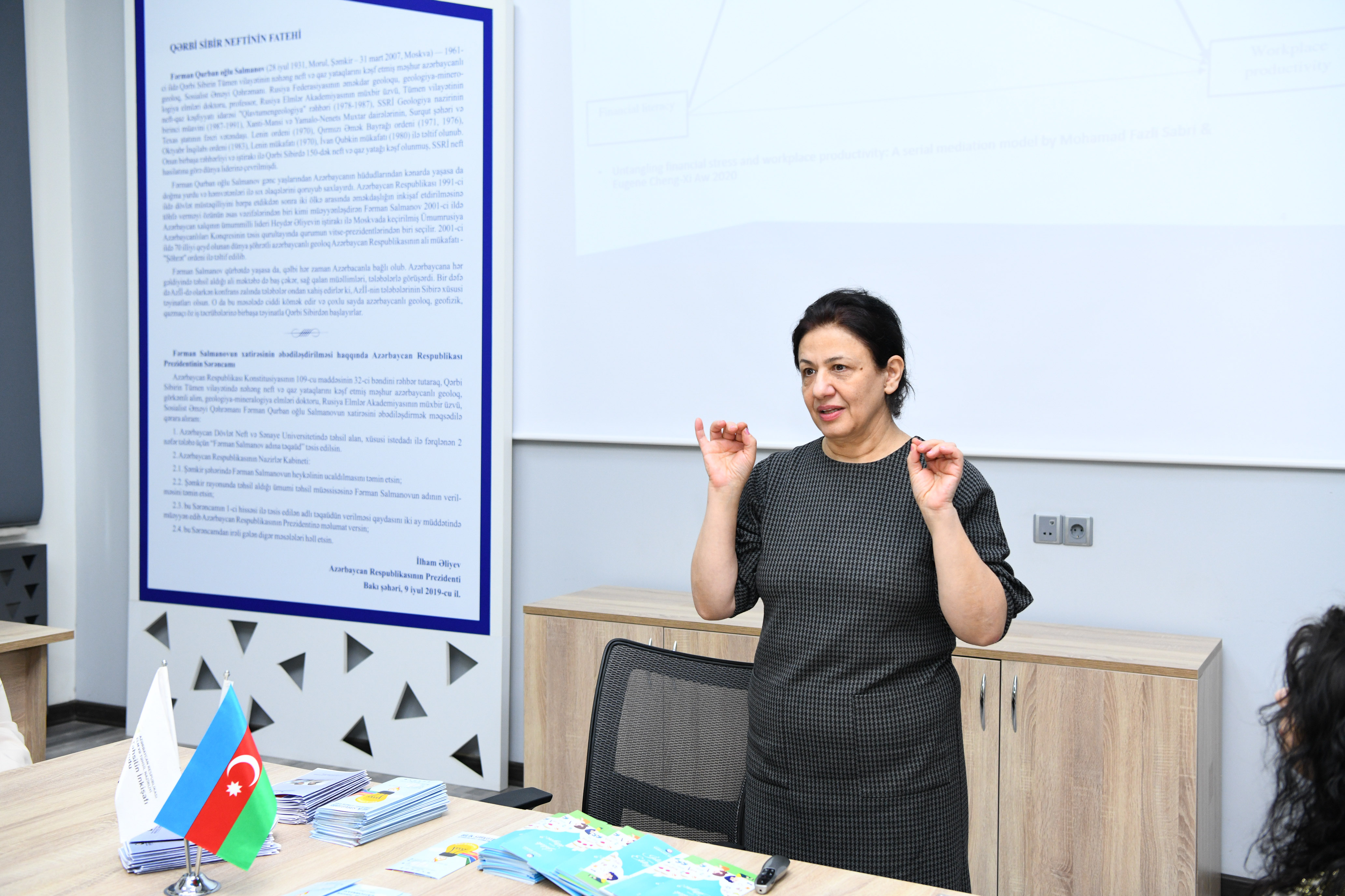 “Zərif Mühəndislər” təqaüd proqramının iştirakçıları üçün təlim keçirilib