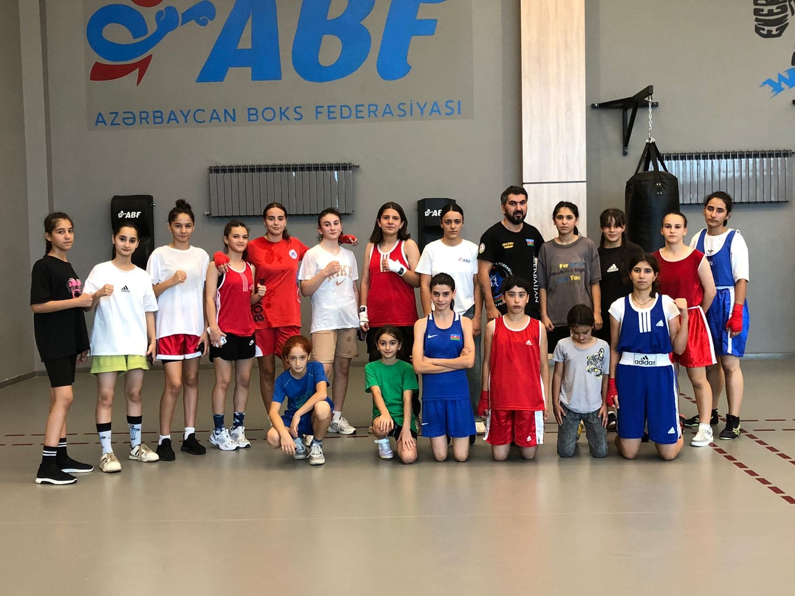 Zərif yumruqların gücü: Boksçu qızların böyük uğuru