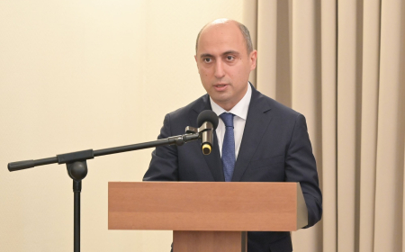 Emin Əmrullayev: Köçkün məktəbləri bağlanmır, sadəcə başqa yerdə açılır  