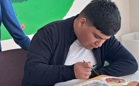 Fırçası ilə nağıllar yaradan 14 yaşlı rəssam