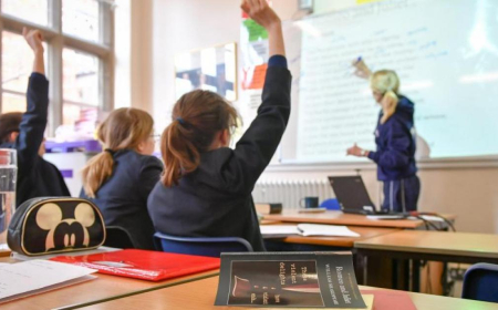 İngiltərə məktəblərində davamiyyəti süni intellekt ölçəcək