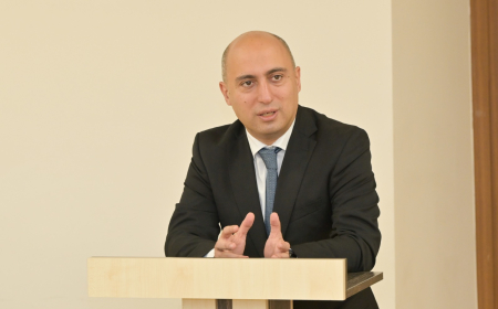 İbtidai təhsili bir müəllim tədris etməlidir?