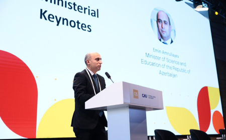 Emin Əmrullayev QS Avrasiya Forumunda çıxış edib