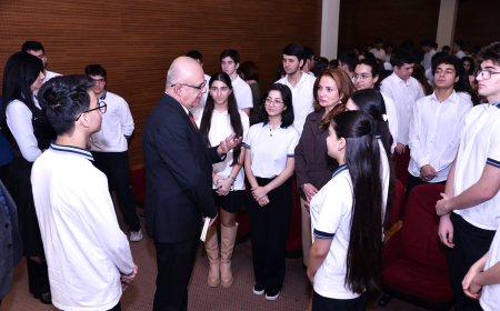 Deputat Elçin Mirzəbəyli məktəblilərlə görüşüb 