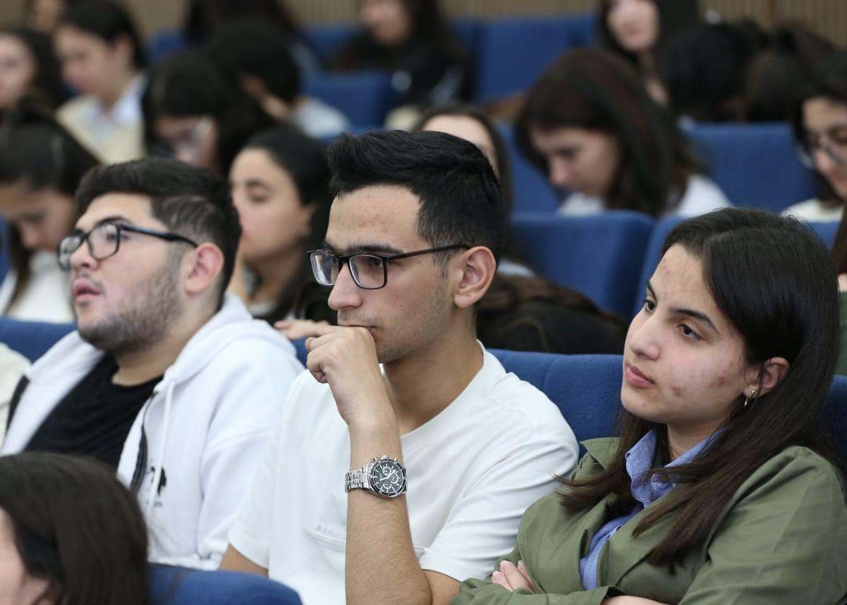 Qarabağ Universitetində məhkəmə sisteminin inkişafı mövzusunda konfrans keçirilib