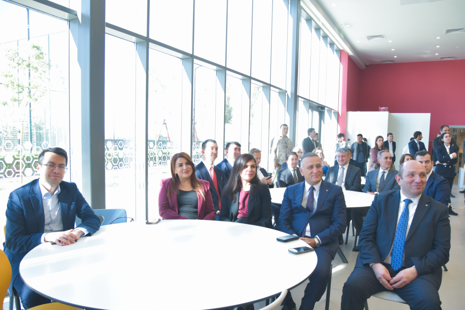 ADA İbtidai Məktəbində xeyriyyə məqsədli Payız festivalı keçirilib