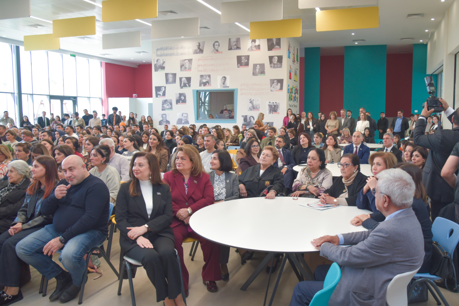 ADA İbtidai Məktəbində xeyriyyə məqsədli Payız festivalı keçirilib