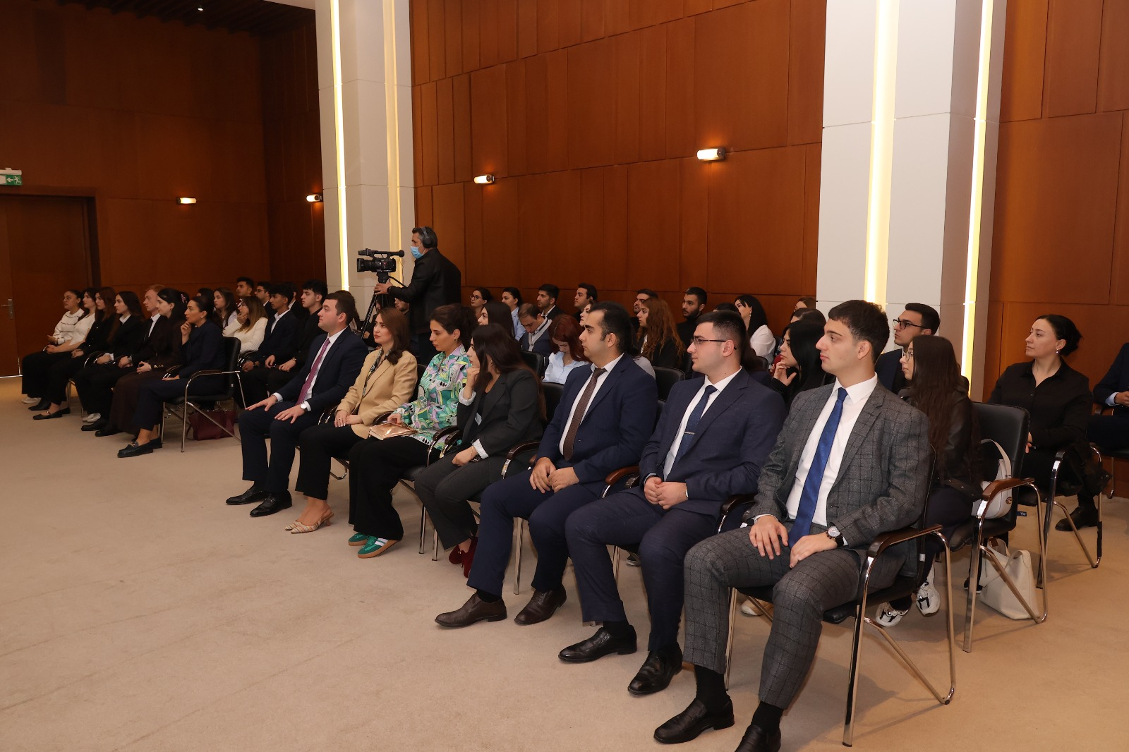 BSU-nun rektoru YAP-ın gənc fəalları ilə görüş keçirib