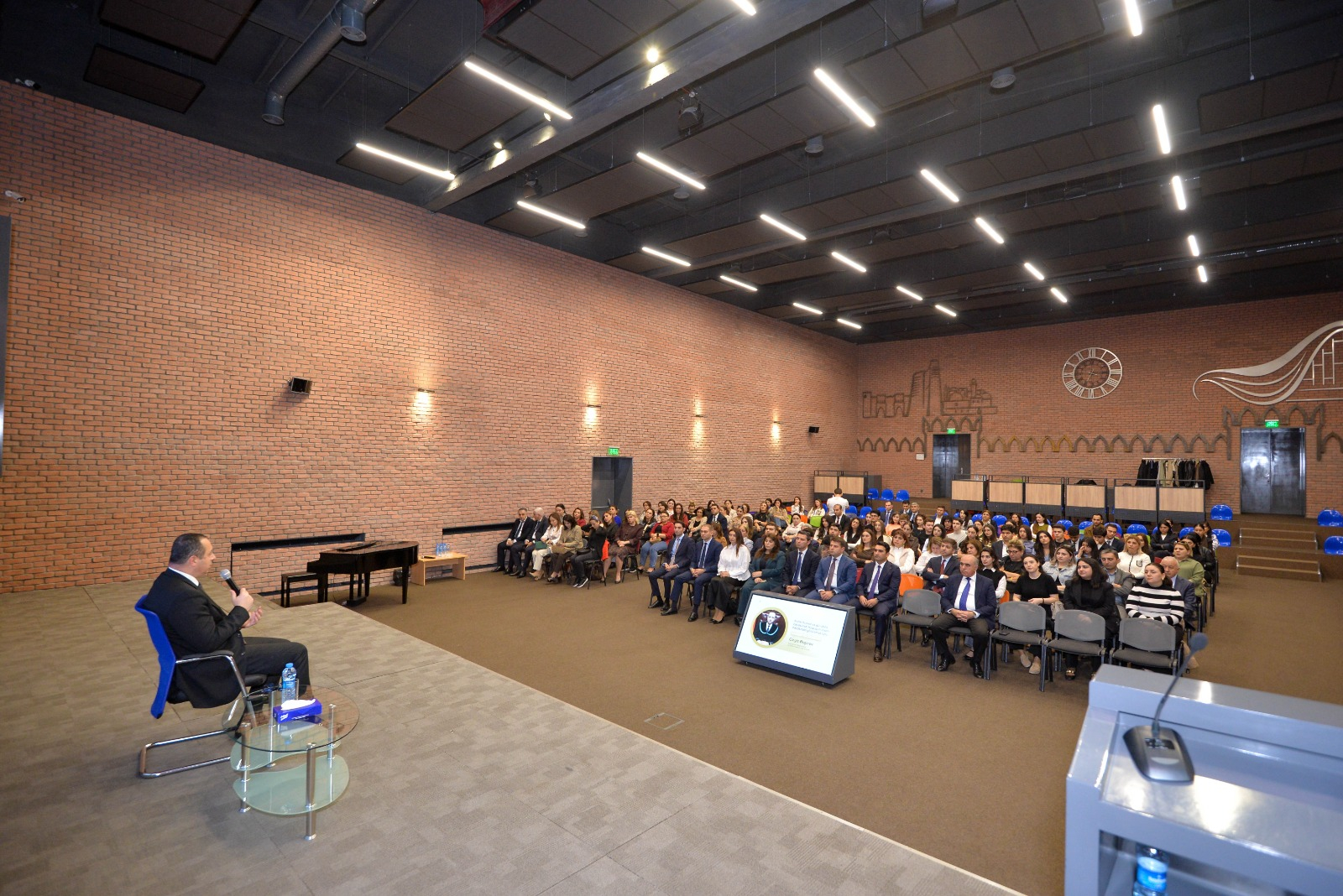 “Danışır təcrübə” layihəsinin qonağı Ali Məhkəmə sədrinin müavini Çingiz Əsgərov olub