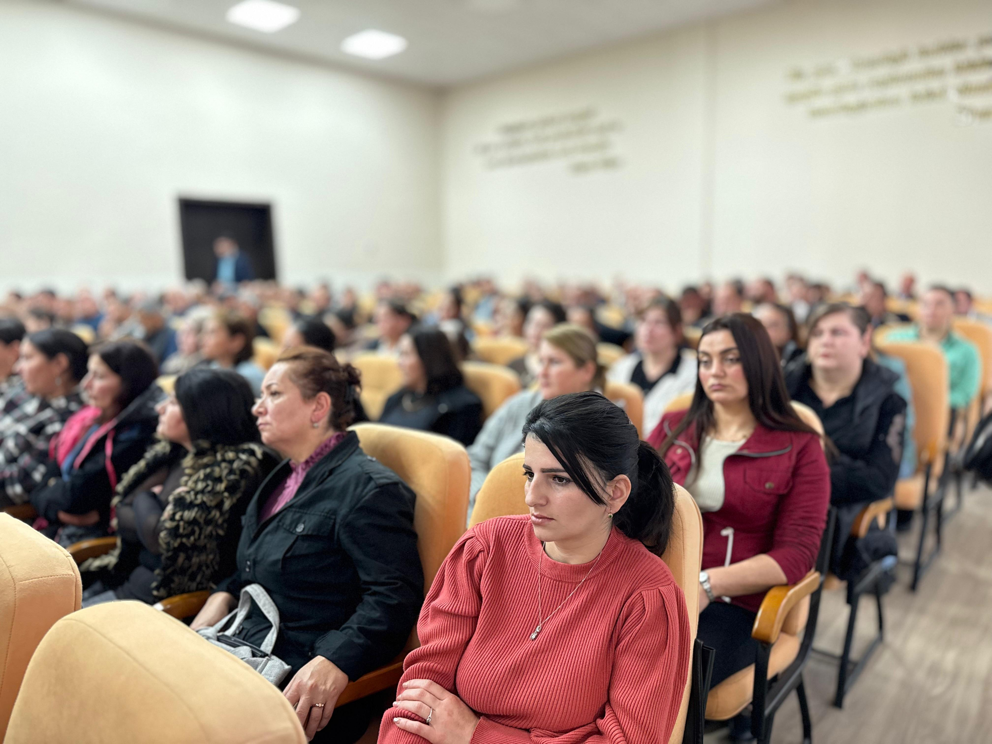 Övladlarının davranışına görə valideynlər təşəkkürnamə aldılar