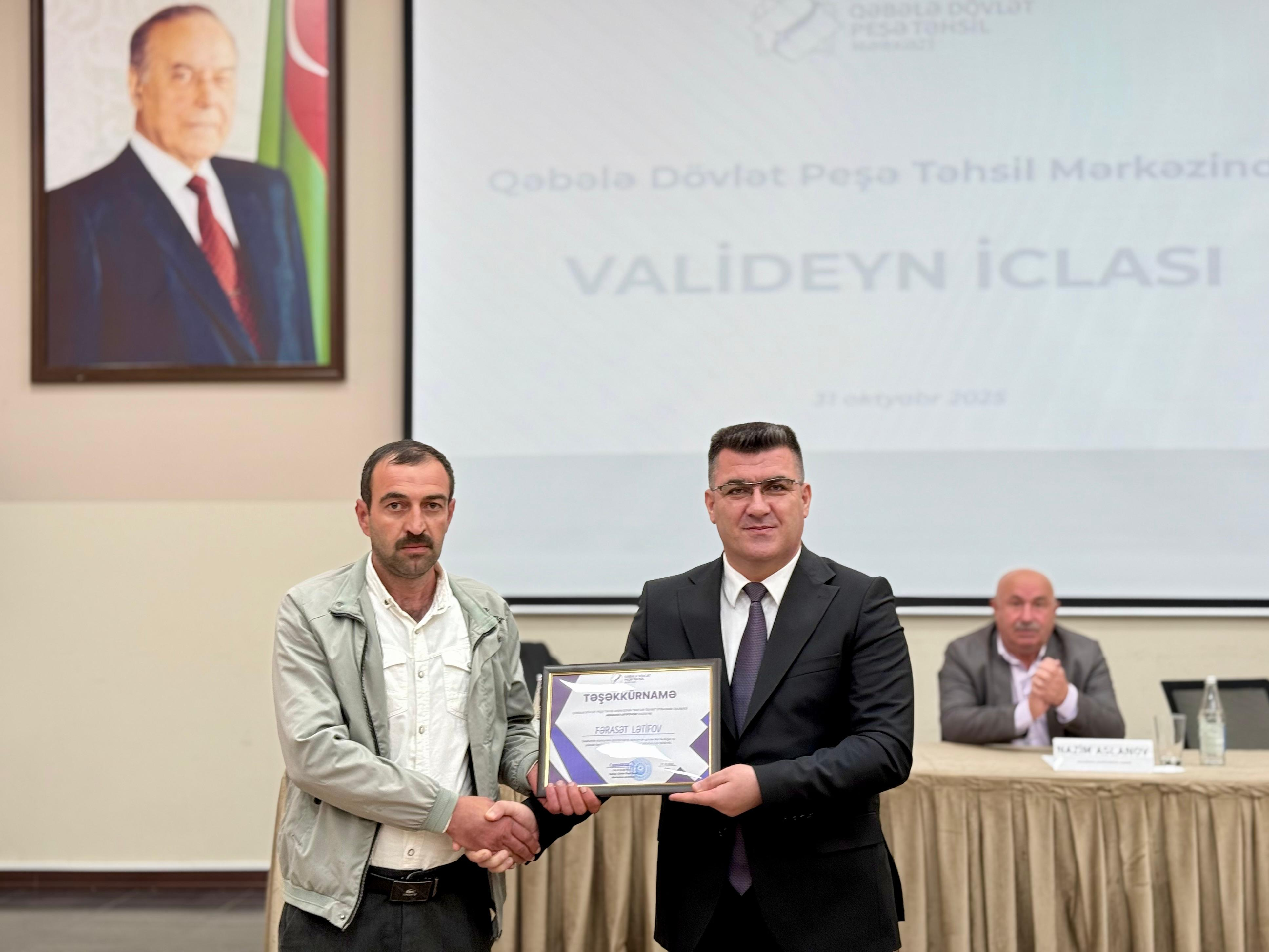 Övladlarının davranışına görə valideynlər təşəkkürnamə aldılar