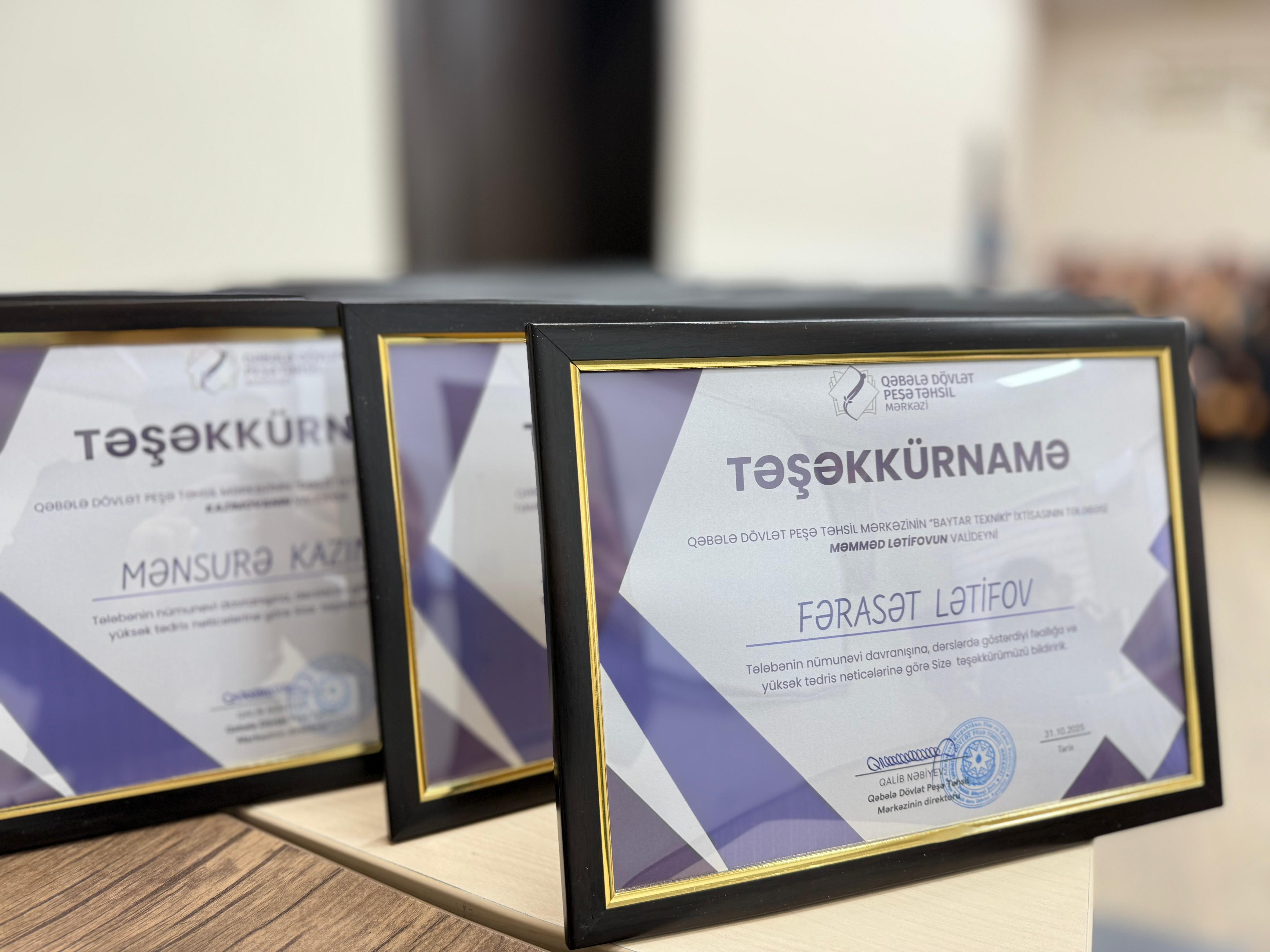 Övladlarının davranışına görə valideynlər təşəkkürnamə aldılar