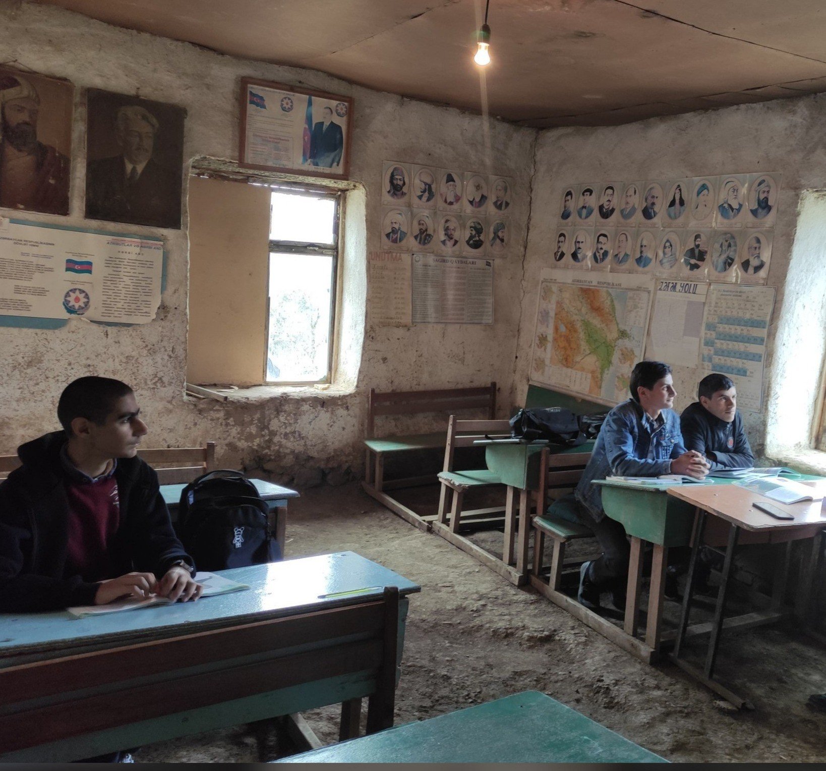 Yardımlının Məlikli kəndinin köhnə məktəb binası ilə bağlı