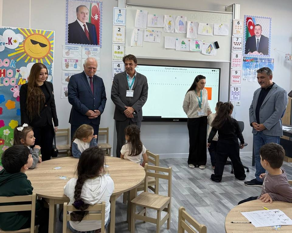 Elm və Təhsil Nazirliyi yanında İctimai Şura Hədəf Liseyi Stars kampusunda olub