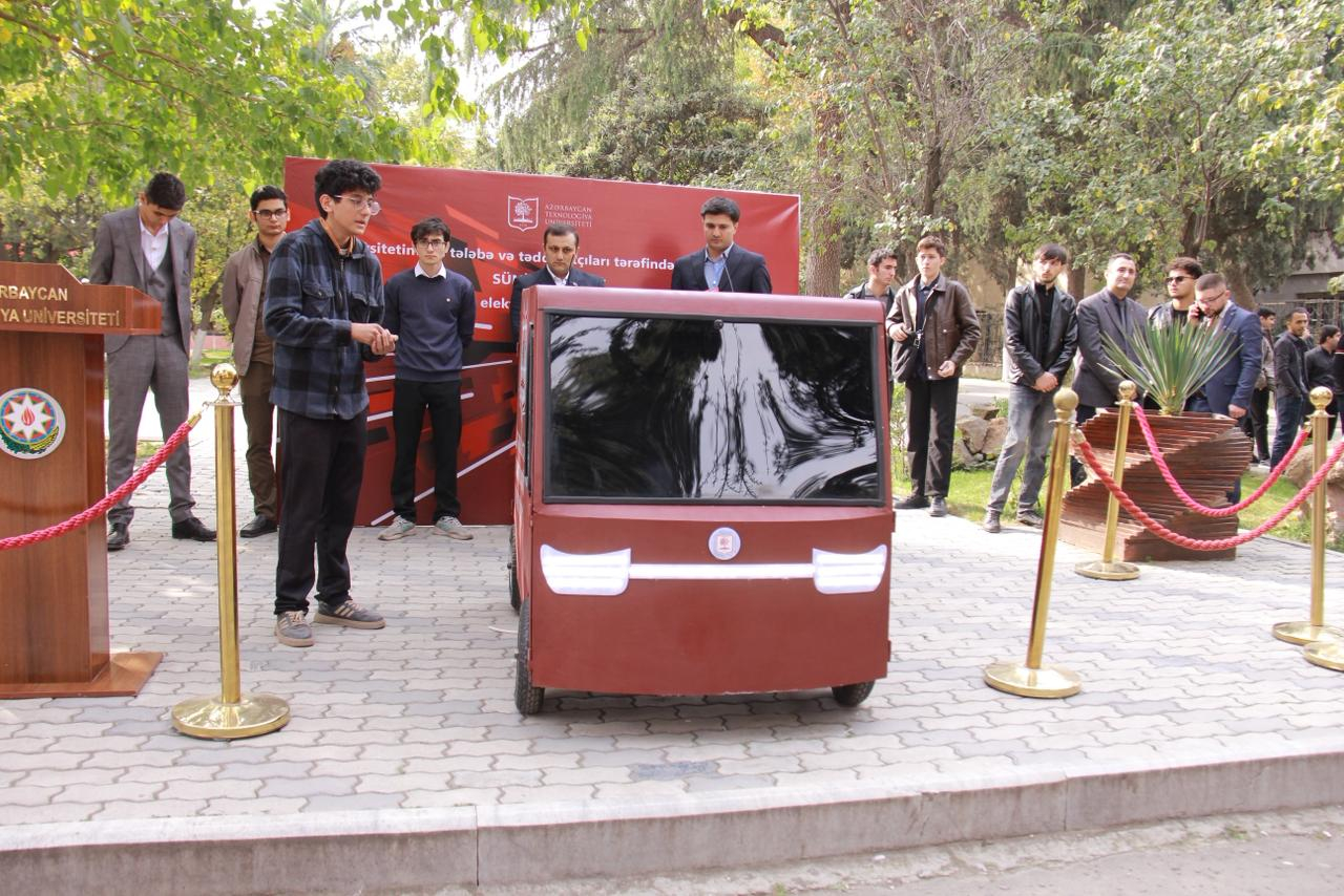 “Gəl yanıma”  deyilir və avtomobil işləyir