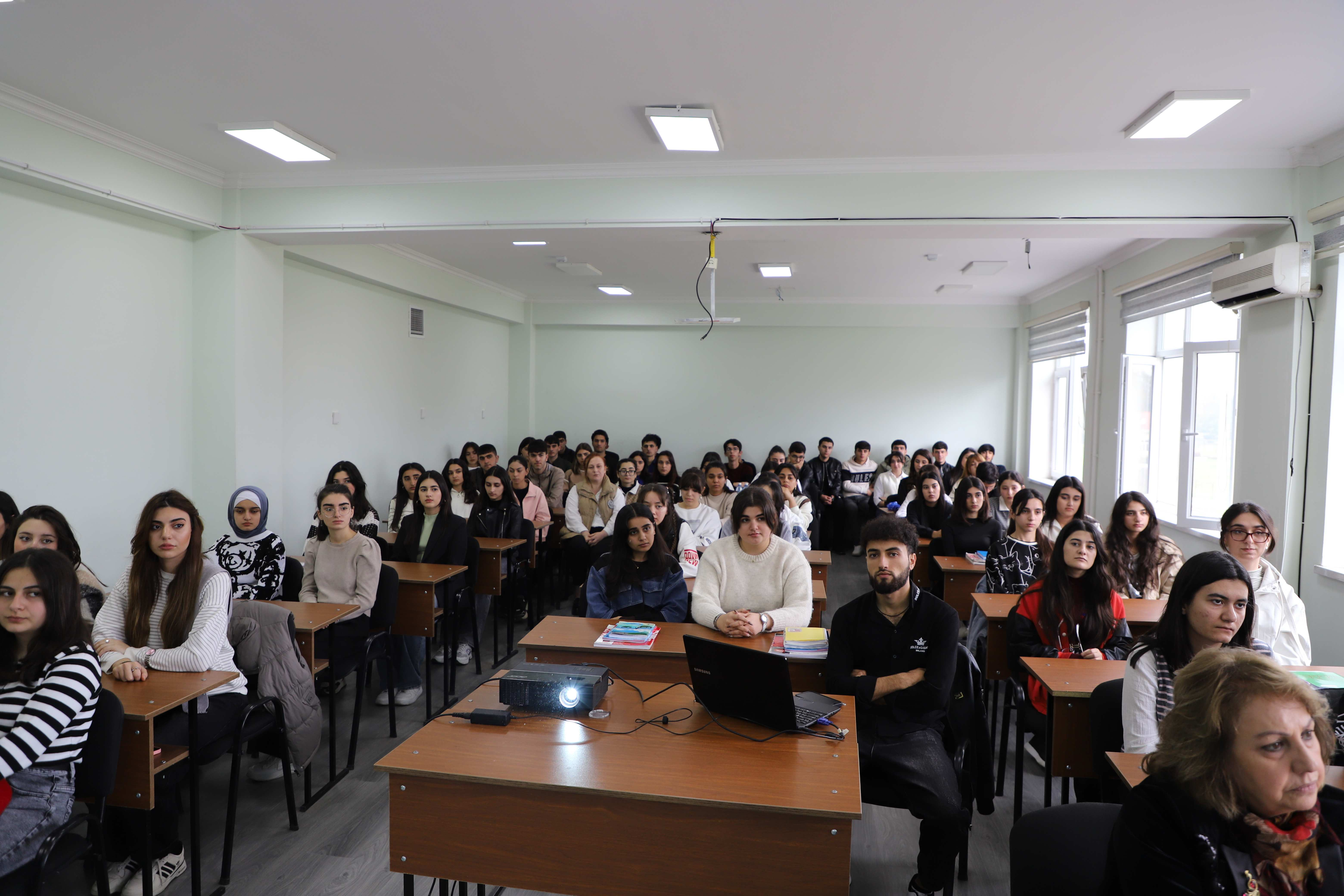 LDU-da psixoloji mövzuda maarifləndirici təlim keçirilib