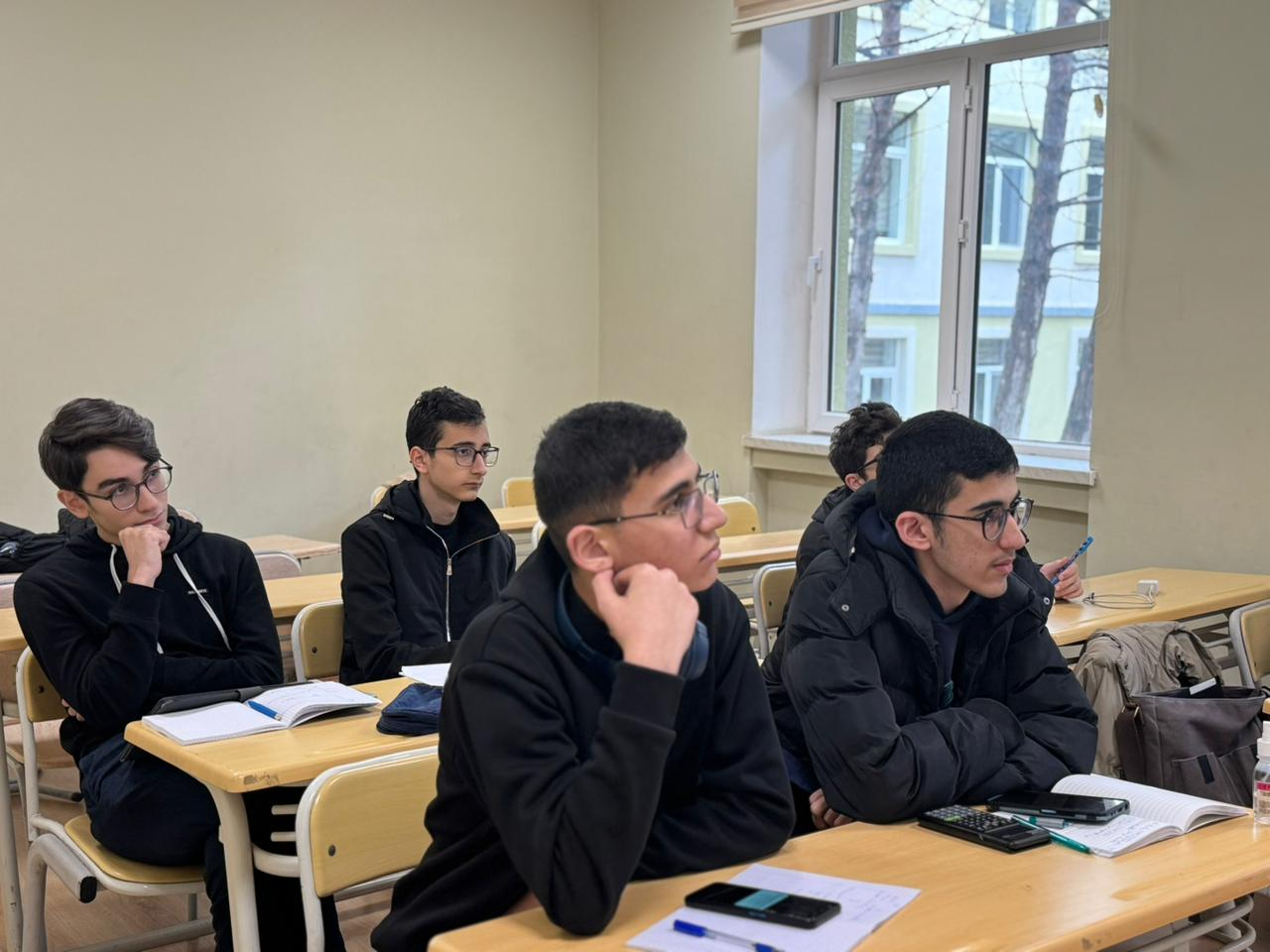 Yeniyetmələrin Beynəlxalq Elm Olimpiadasına hazırlıq dərsləri keçirilir