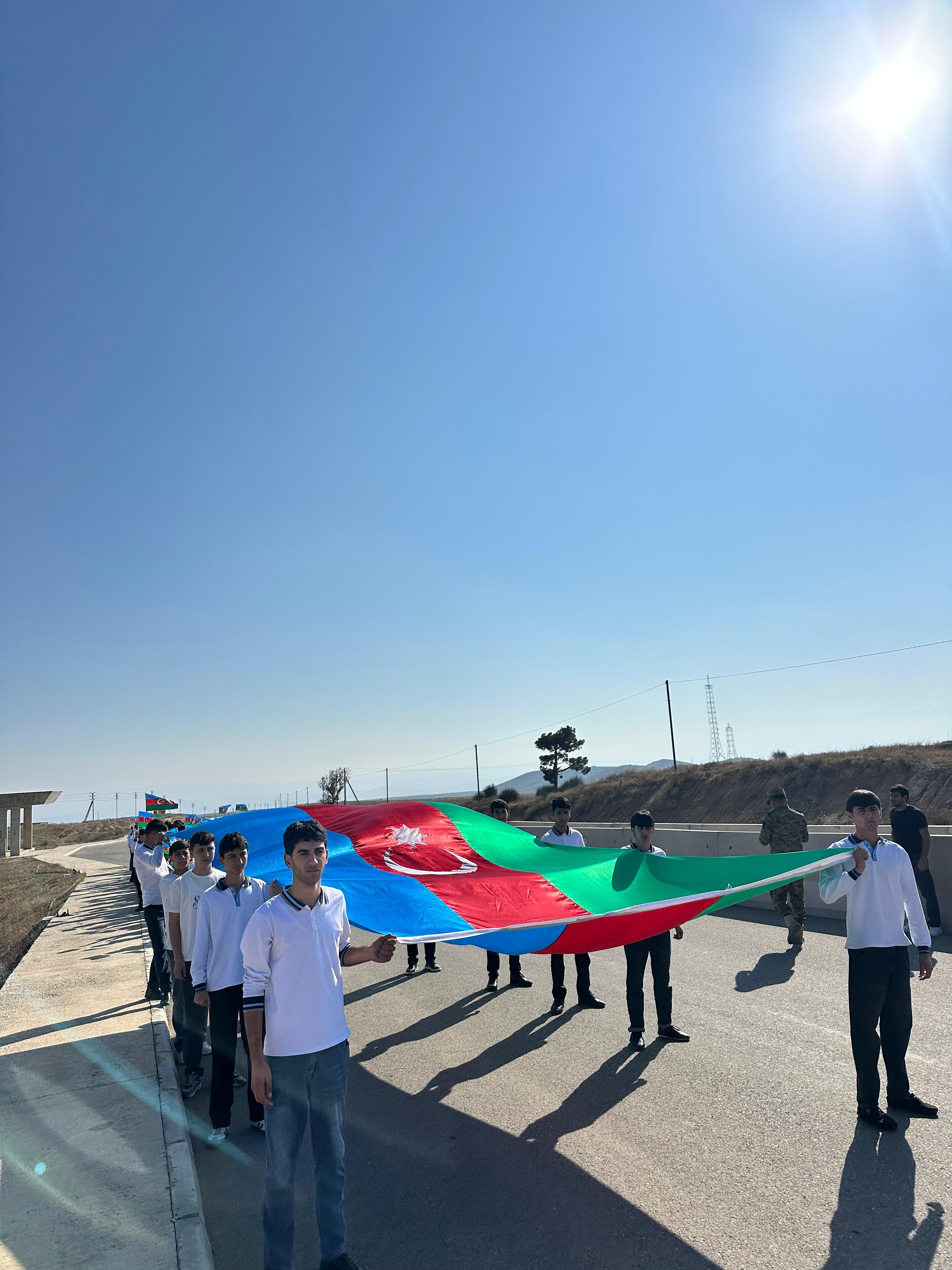 Qürur dolu addımlar –