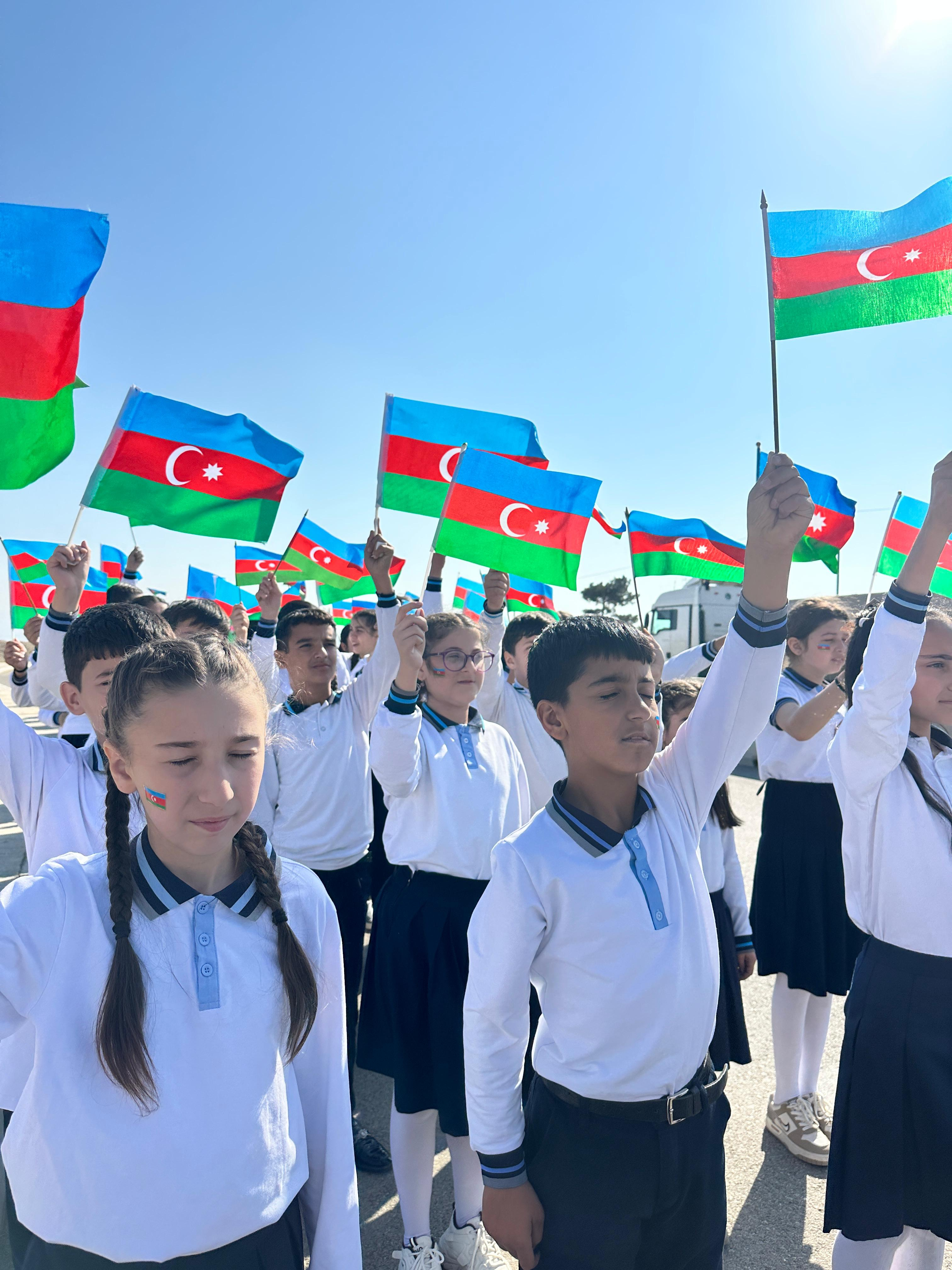 Qürur dolu addımlar –