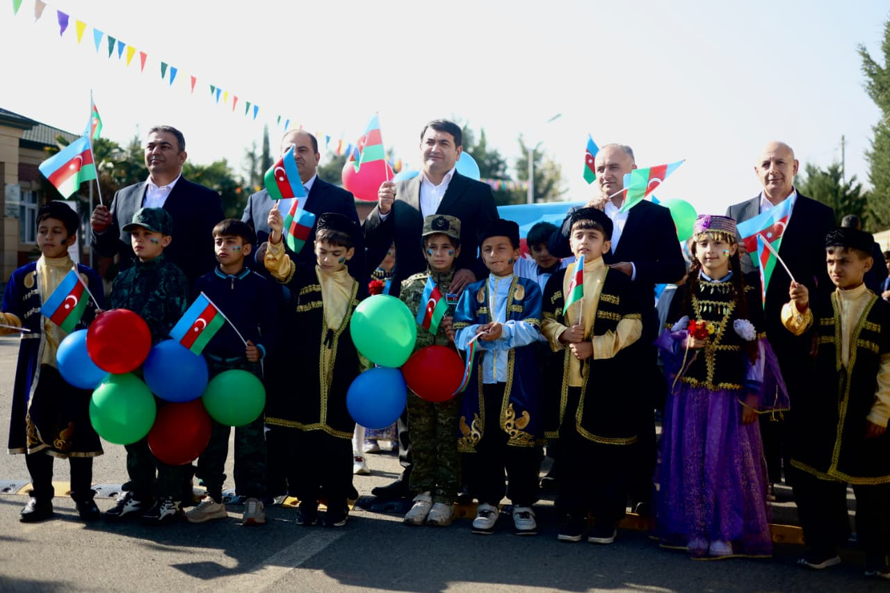 Qürur dolu addımlar –