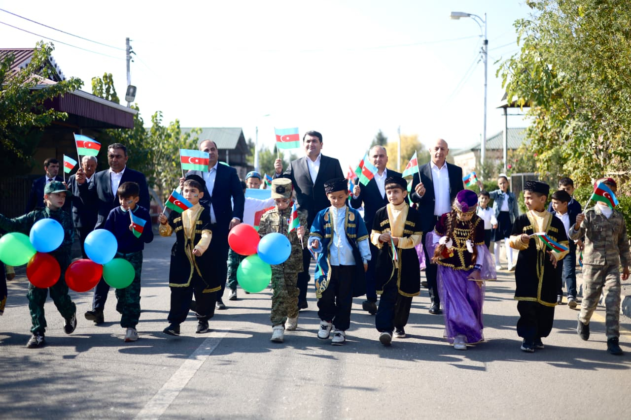 Qürur dolu addımlar –