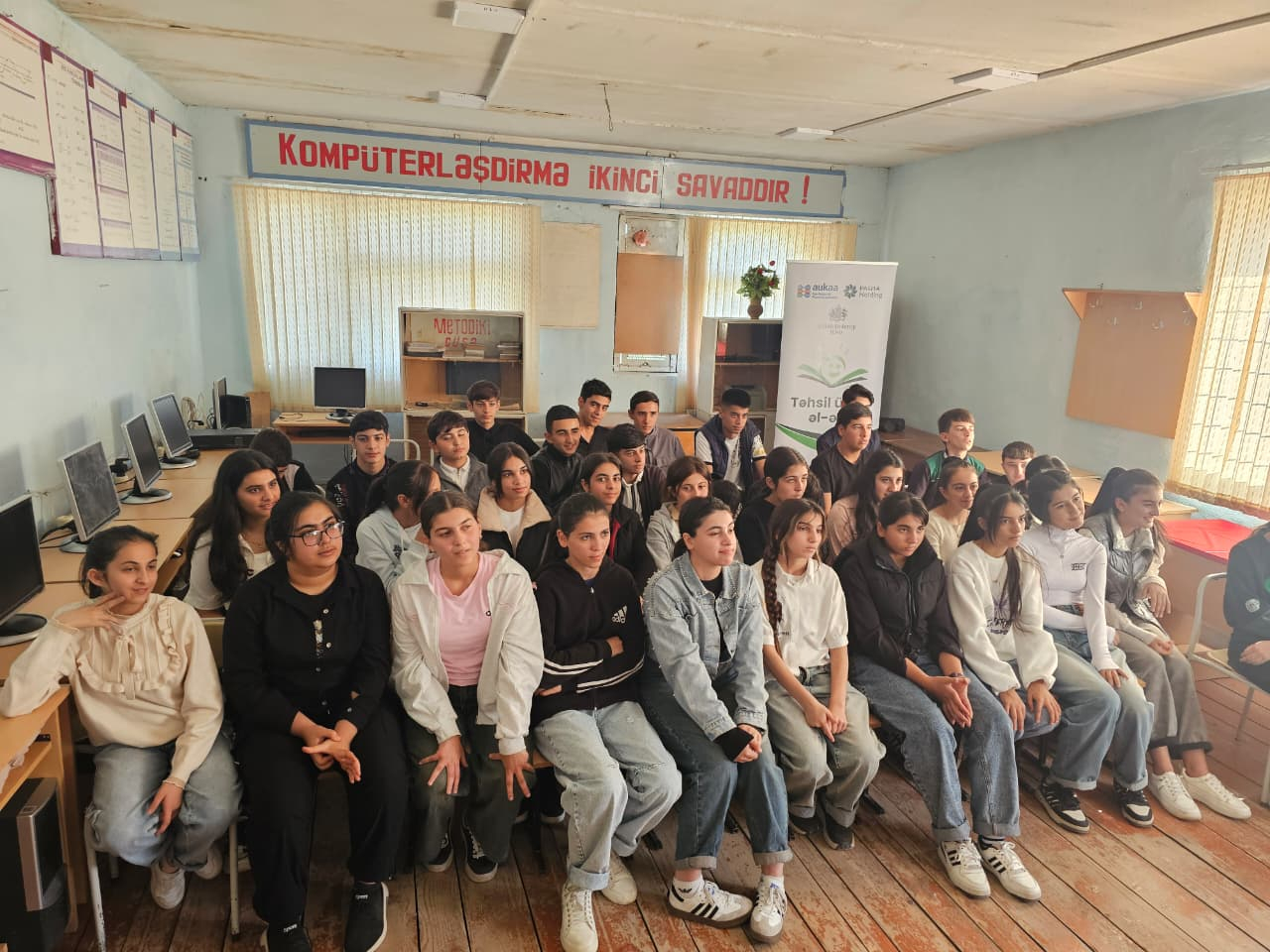 Böyük Britaniya məzunları kənd məktəbliləri ilə görüşüb