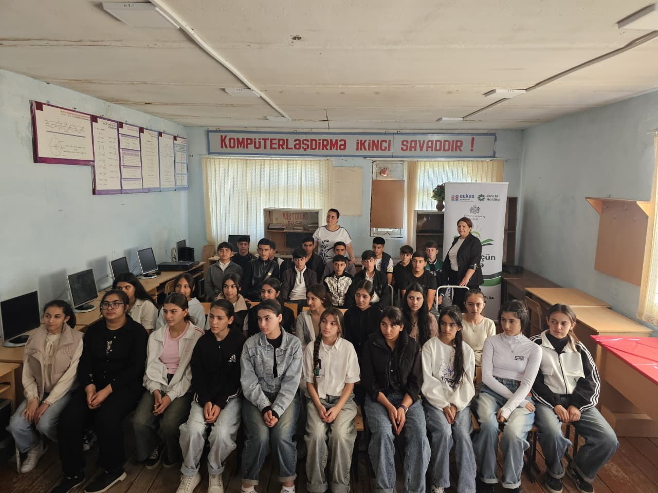 Böyük Britaniya məzunları kənd məktəbliləri ilə görüşüb