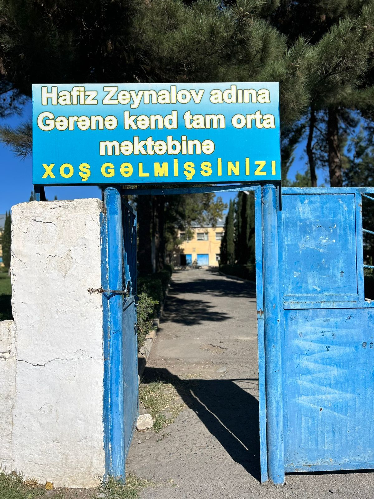 Böyük Britaniya məzunları kənd məktəbliləri ilə görüşüb