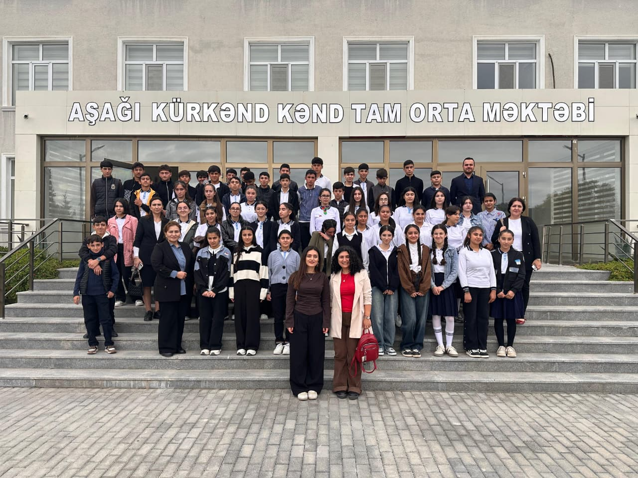 Böyük Britaniya məzunları kənd məktəbliləri ilə görüşüb