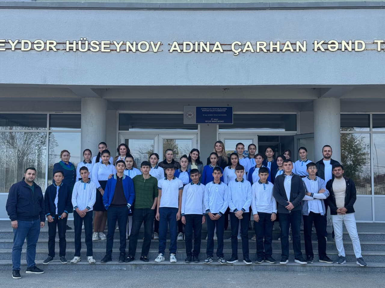 Böyük Britaniya məzunları kənd məktəbliləri ilə görüşüb