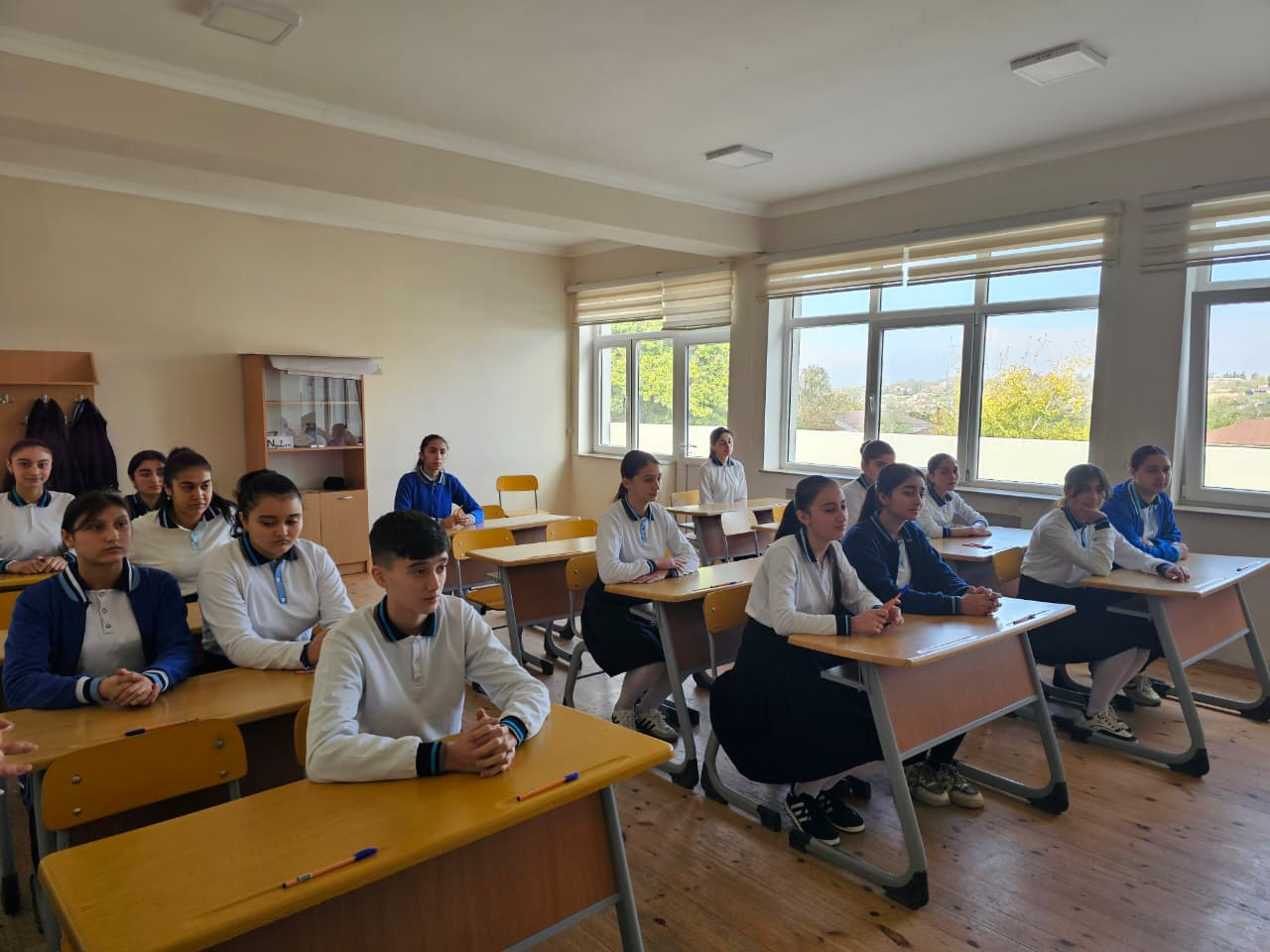 Böyük Britaniya məzunları kənd məktəbliləri ilə görüşüb