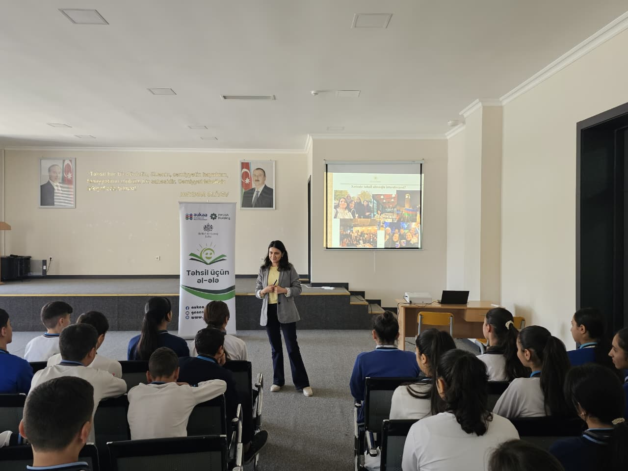 Böyük Britaniya məzunları kənd məktəbliləri ilə görüşüb