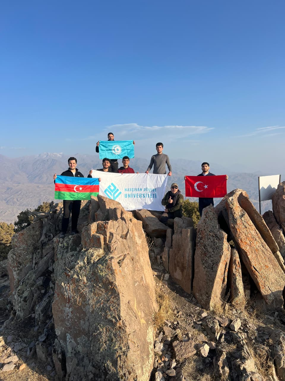 NDU-nun müəllim və tələbələri Haçadağ zirvəsinə Zəfər yürüşü ediblər