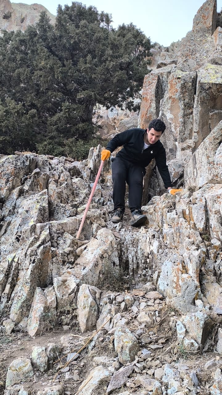 NDU-nun müəllim və tələbələri Haçadağ zirvəsinə Zəfər yürüşü ediblər