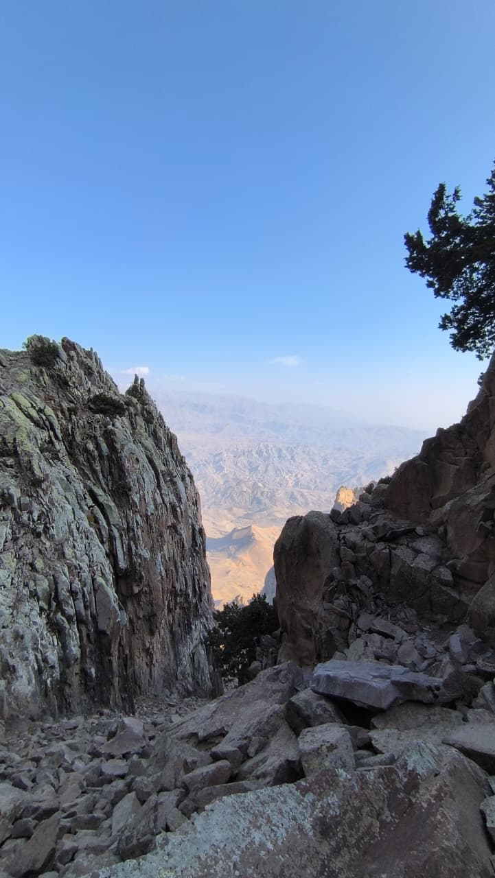 NDU-nun müəllim və tələbələri Haçadağ zirvəsinə Zəfər yürüşü ediblər