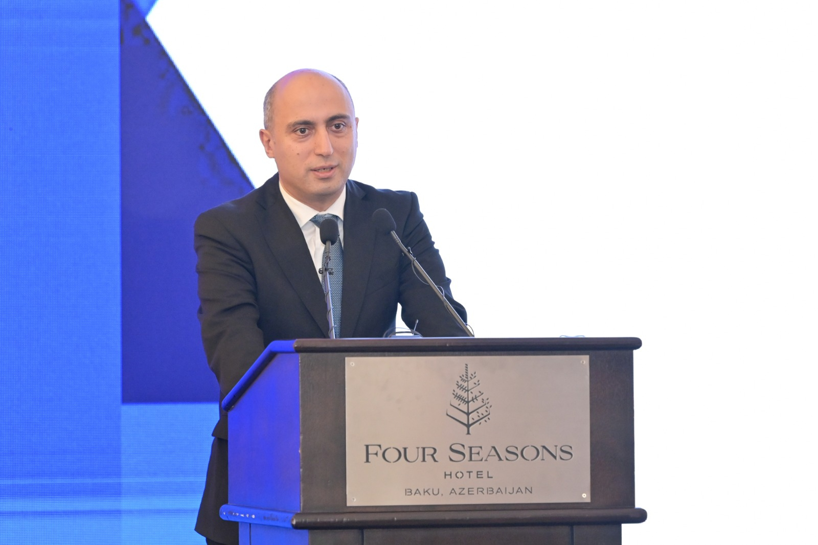 Emin Əmrullayev: Kredit digər xərclərə yönəldilərsə, tələbə sayı azala bilər