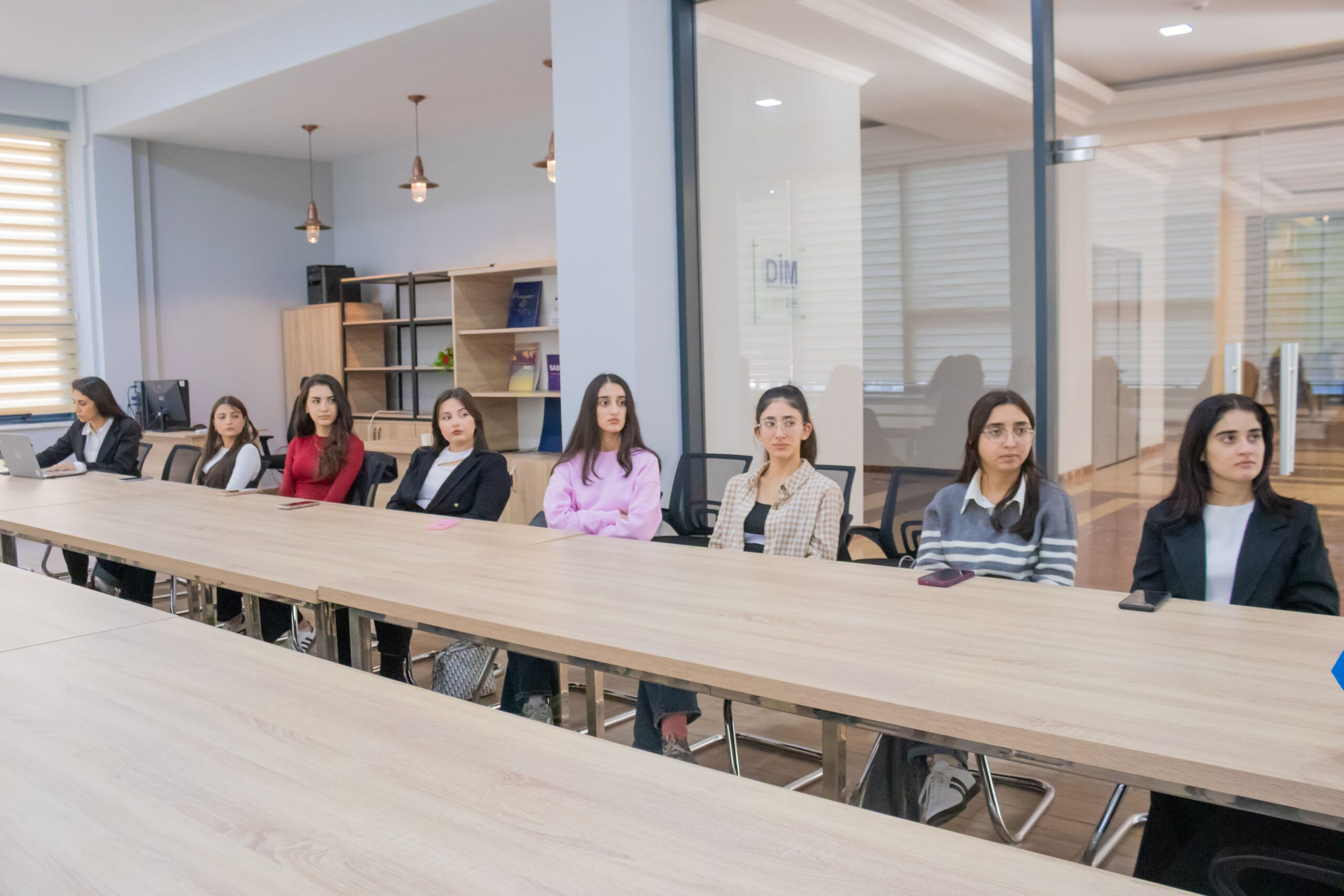 Hənifə Məlikova-Zərdabi adına təqaüd proqramının iştirakçıları üçün təlim keçirilib